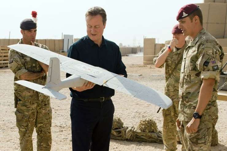 Cameron nenapovedano v Afganistanu; za pogovore s talibani