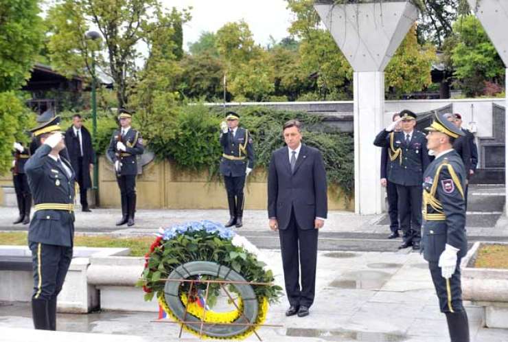 Pahor se je poklonil padlim v vojni za Slovenijo