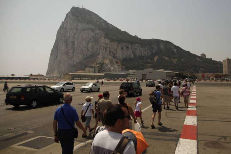 Cameron poziva Bruselj, naj na meje Gibraltarja pošlje opazovalce