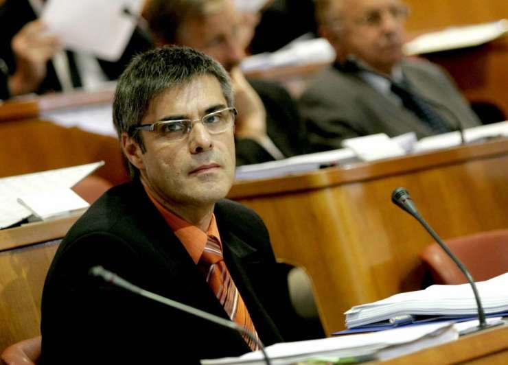 Pahorjevi ministri brezsramno trošijo pred koncem mandata