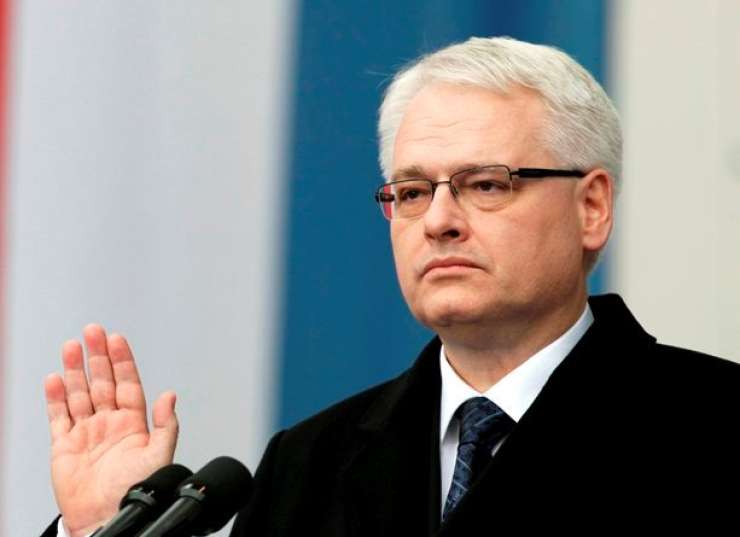 Hrvaški predsednik Josipović obtičal v dvigalu