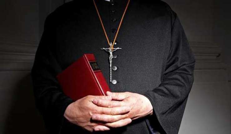 Novi šef Sove: Škofije so padale kot domine zaradi pedofilstva