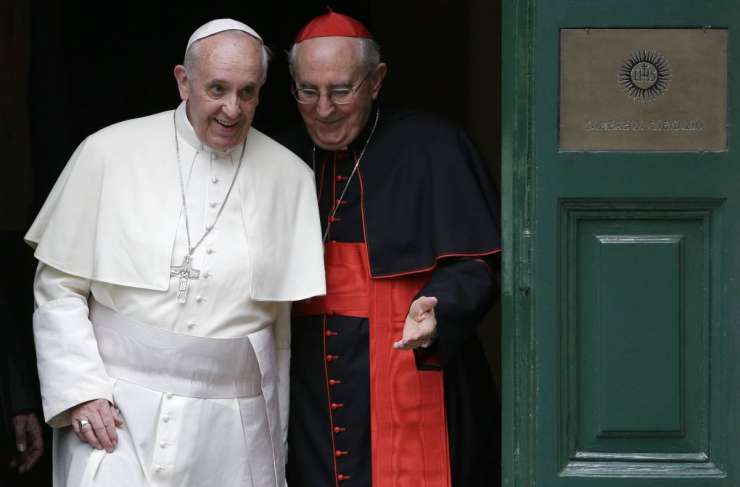 Papež bi za begunce odprl stare samostane