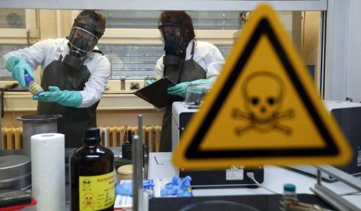 Najbolj nevarne kemikalije iz Sirije bodo uničene do aprila 2014