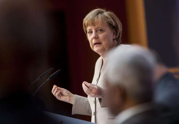 Merklova se boji, da bo Nemčija zaradi prepovedi obrezovanja tarča posmeha