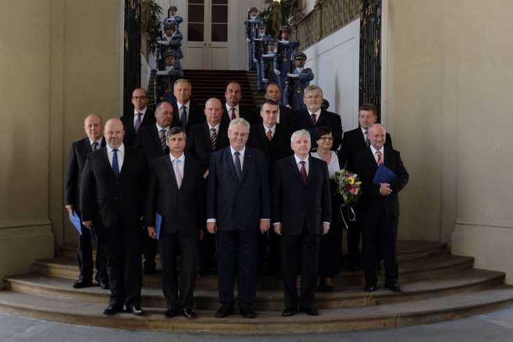 Češka vlada danes po zaupnico v parlament, a uspeh vprašljiv