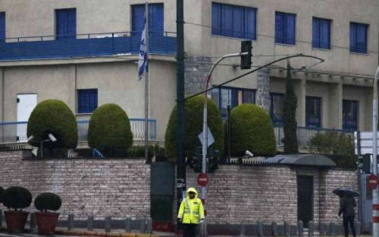 Neznanci streljali na izraelsko veleposlaništvo v Atenah