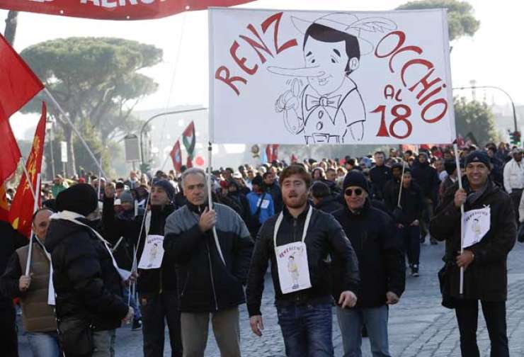 Splošna stavka proti reformam v Italiji ohromila promet, na protestih izgredi