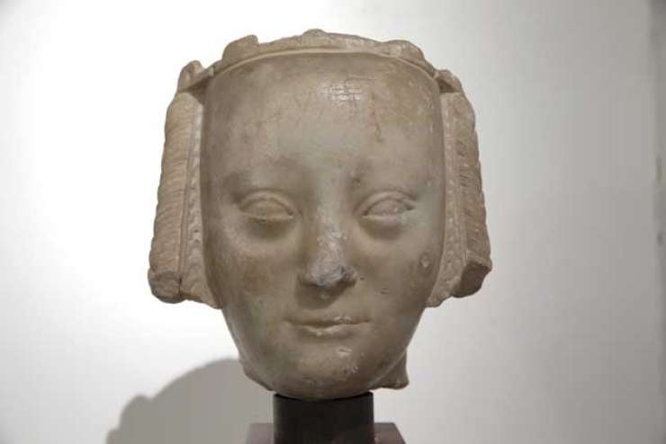 Marmorna glava francoske kraljice na dražbi prodana za 1,2 milijona evrov