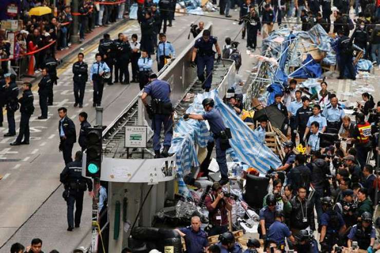 Prodemokratičnih protestov po navedbah voditelja Hongkonga konec