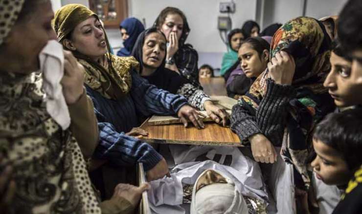 V najbolj krvavem napadu v zgodovini Pakistana ubitih 141 ljudi, med njimi 132 otrok 