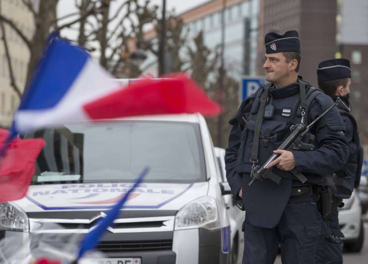 Najbolj bran satirični tednik v Franciji prejel grožnje s smrtjo