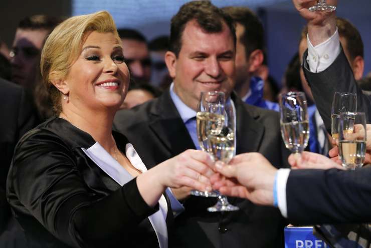 Grabar Kitarovićeva odhaja iz Nata, Josipović se vrača na fakulteto