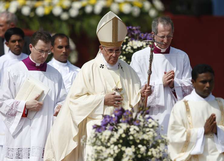 Papež v Kolombu razglasil prvega šrilanškega svetnika