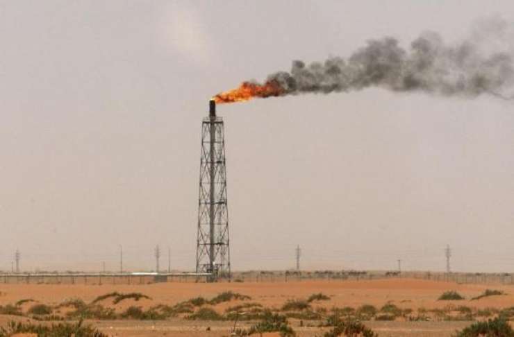 IMF: Padec cen nafte bo zalivske države stal 300 milijard dolarjev
