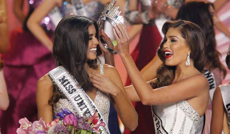 Mis Kolumbije Paulina Vega kronana za mis Universe