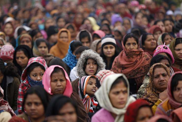 Indijo šokiralo skupinsko posilstvo in umor duševno prizadete Nepalke