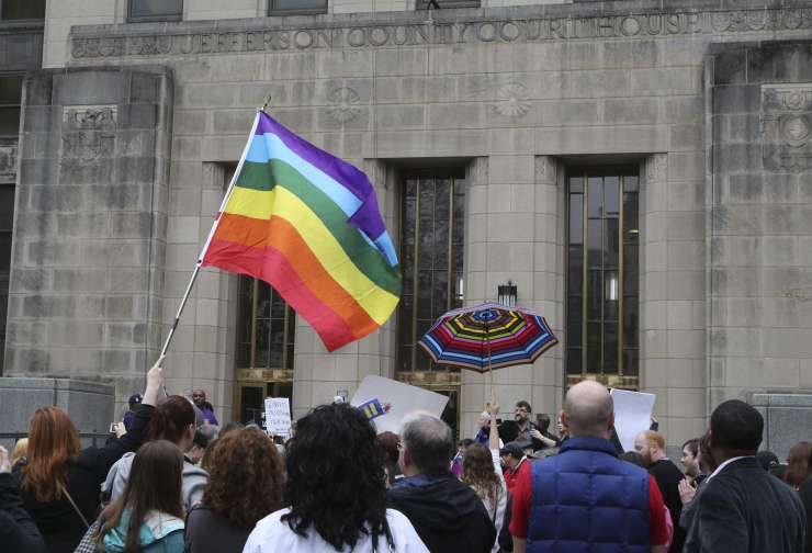 Homoseksualne poroke v Alabami povzročajo pravno zmedo