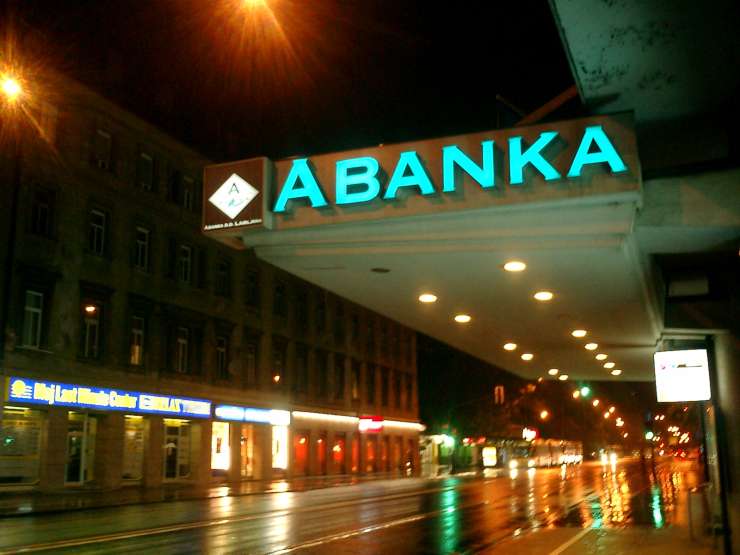 Prodaja Abanke ob vse večjih političnih pritiskih prehaja v sklepno fazo