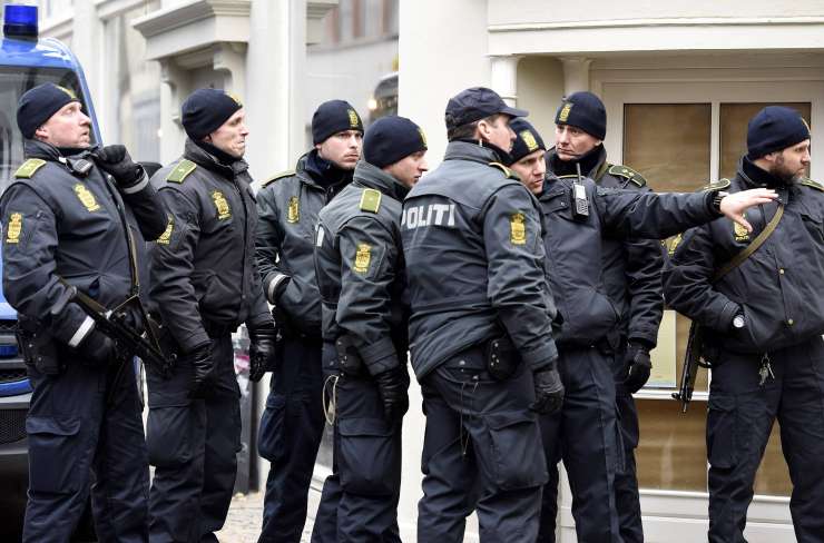 Po napadu policijska racija v koebenhavnski spletni kavarni