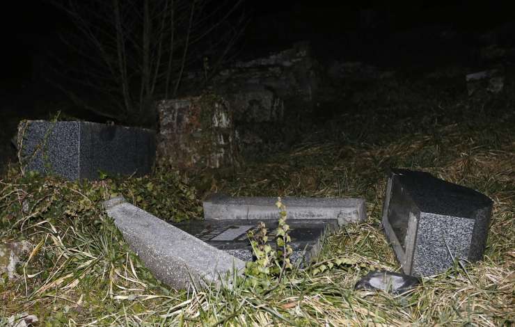 Na vzhodu Francije oskrunjenih več sto judovskih grobov