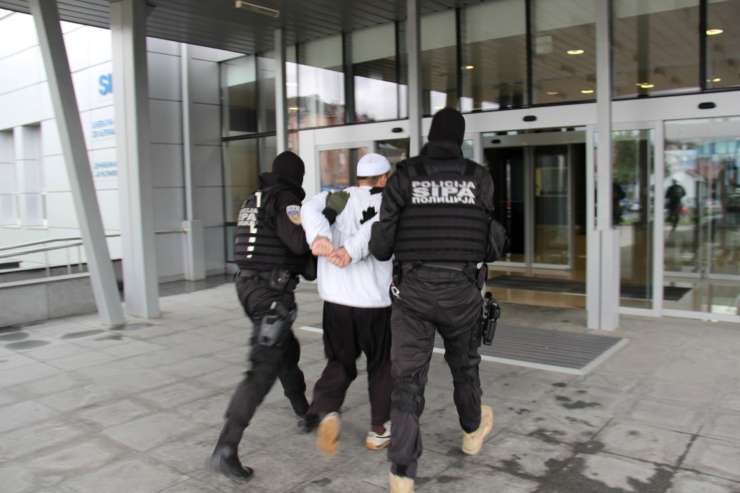Med migranti v Bihaću in Sarajevu odkrili pet teroristov