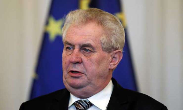 Češki predsednik se je zunanjemu ministru porogal z dežnikom