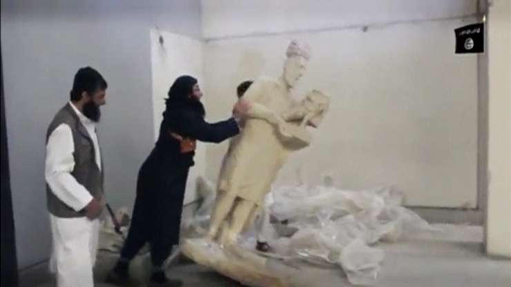 Islamska država je uničila tisočletja stare asirske kipe