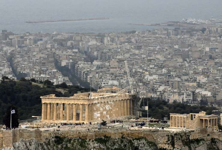 Grčija v vse hujši finančni godlji kliče na pomoč