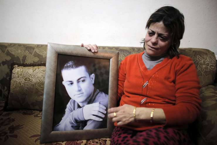 Nov srhljiv video IS: deček ustreli domnevnega izraelskega vohuna