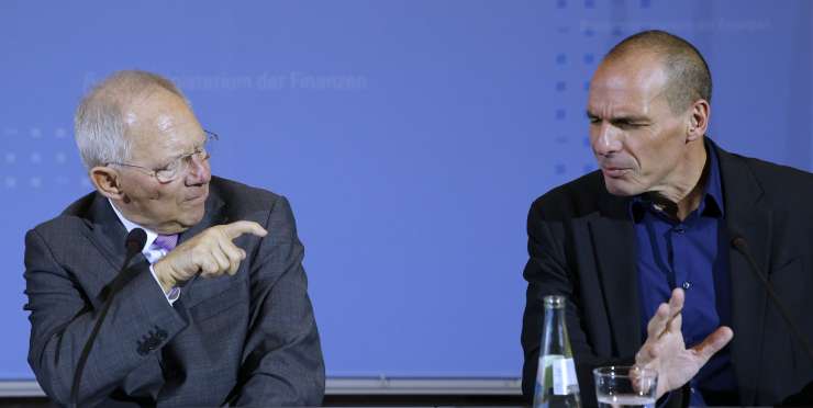 Grčija ogorčena nad "žaljivo" izjavo Schäubleja o "neumno naivnem" Varufakisu
