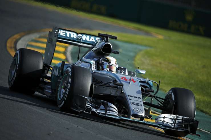 Hamilton pred Rosbergom na prvi dirki formule 1 2015