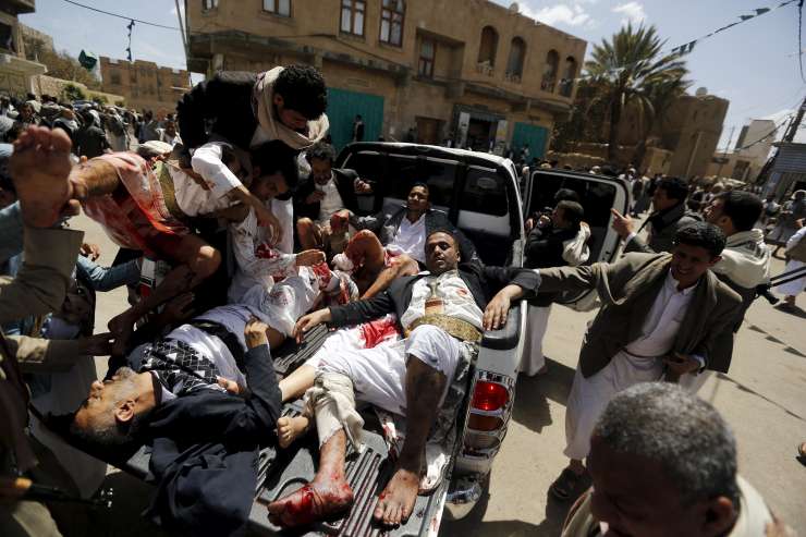 Teror IS: Več kot 140 mrtvih v bombnih napadih v Jemnu