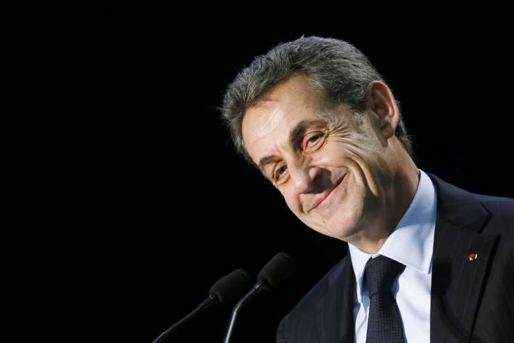Francozi se razburjajo zaradi cepljenja 66-letnega Sarkozyja