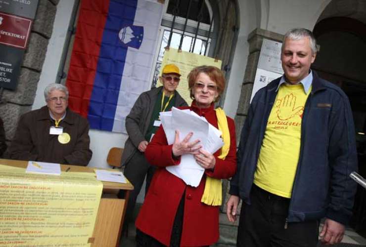 Koalicija Za otroke zbrala 48.164 podpisov, Primc pa ugotavlja, da imamo v Sloveniji "podivjano večino v DZ"