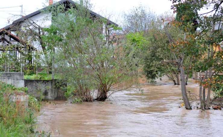 Danes možno hitro naraščanje manjših vodotokov zlasti v osrednji Sloveniji