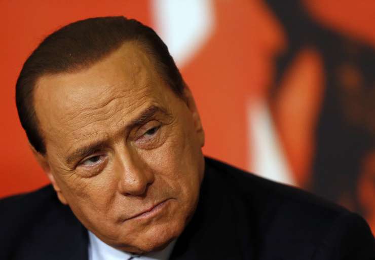 Berlusconija zapuščajo vplivni podporniki