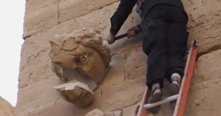 Islamska država znova na videu uničuje antično Hatro