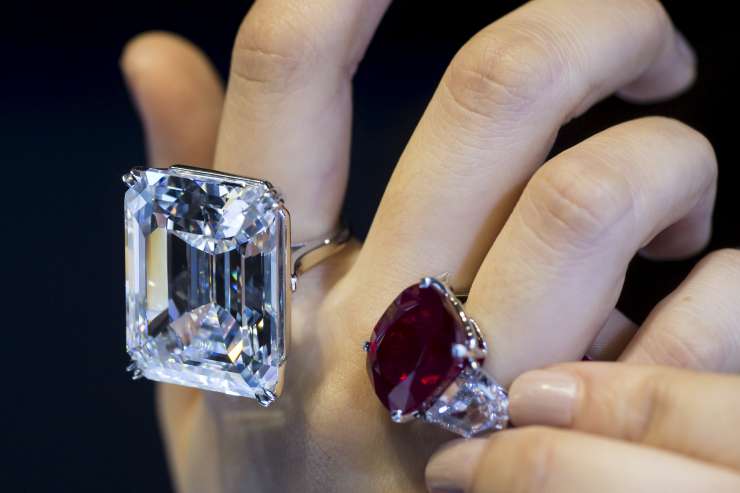 Roparji v Londonu ukradli za 275 milijonov evrov draguljev in gotovine