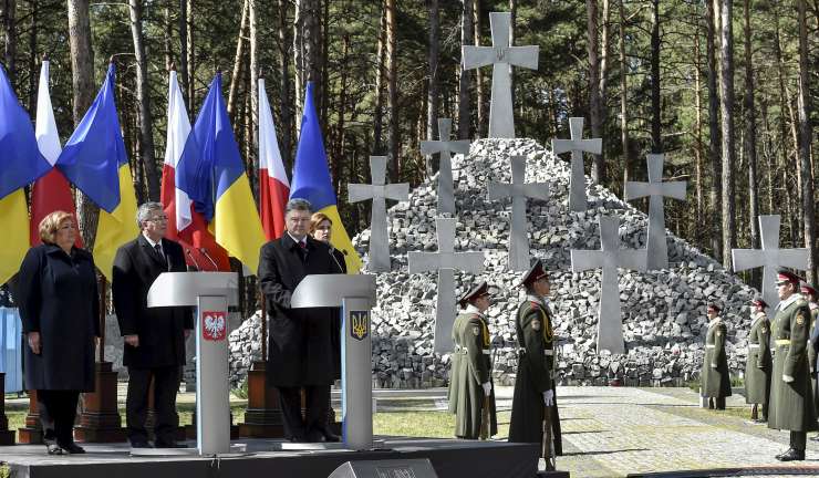 Predsednika Poljske in Ukrajine obeležila spomin na Stalinove žrtve