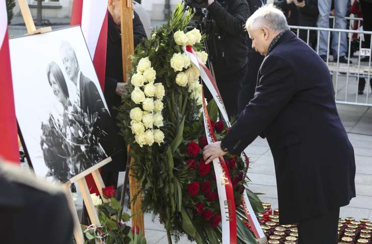 Poljska se razklana spominja strmoglavljenja pri Smolensku