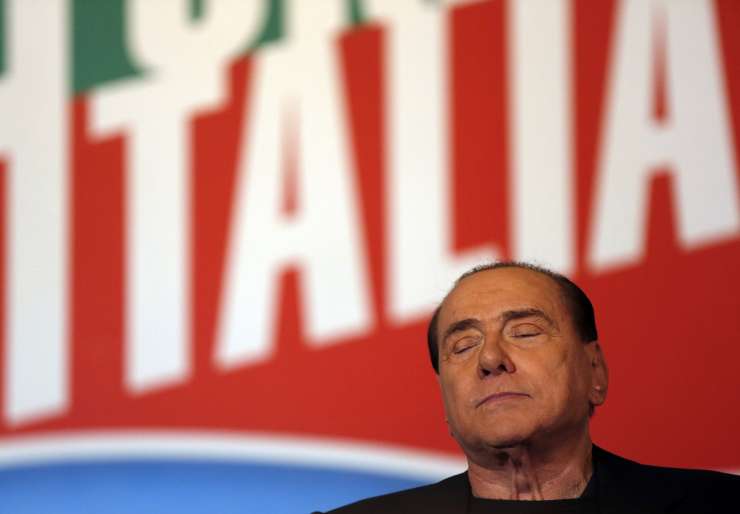 Berlusconi odslužil kazen za utajo davkov; lahko se vrne v politiko
