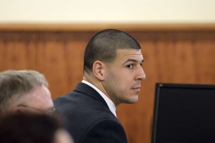 Nekdanji zvezdnik NFL Hernandez zaradi umora obsojen na dosmrtni zapor