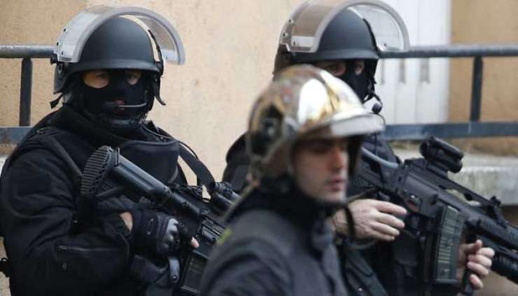 V Franciji preprečili džihadistični napad na cerkvi