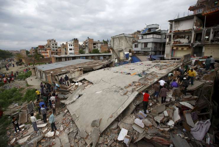 Število smrtnih žrtev potresa v Nepalu preseglo 1100