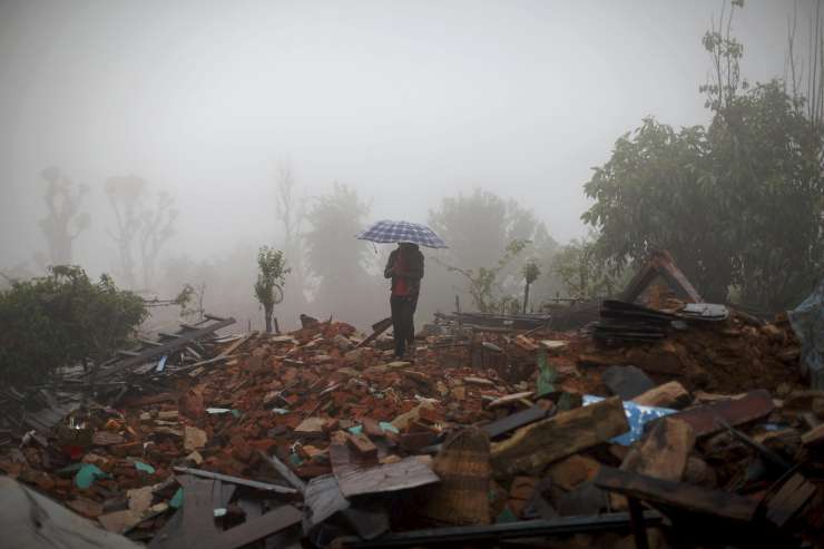 Število smrtnih žrtev potresa v Nepalu preseglo 5000