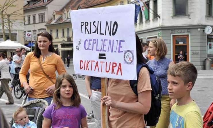 V Ljubljani protest proti obveznemu cepljenju