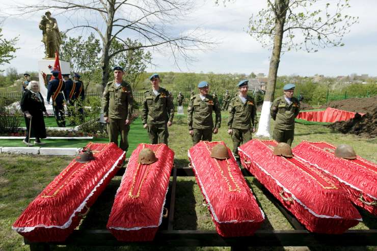 Pokojni Nemcov v poročilu trdil, da je v Ukrajini padlo vsaj 220 ruskih vojakov