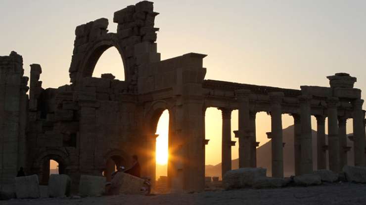 Islamska država dosegla antično Palmiro, v spopadih na desetine mrtvih