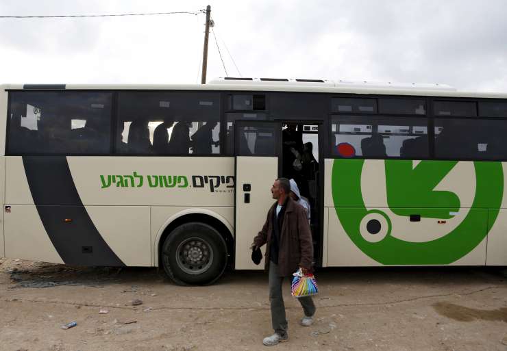 Netanjahu je ustavil ločevanje Palestincev od Izraelcev na avtobusih
